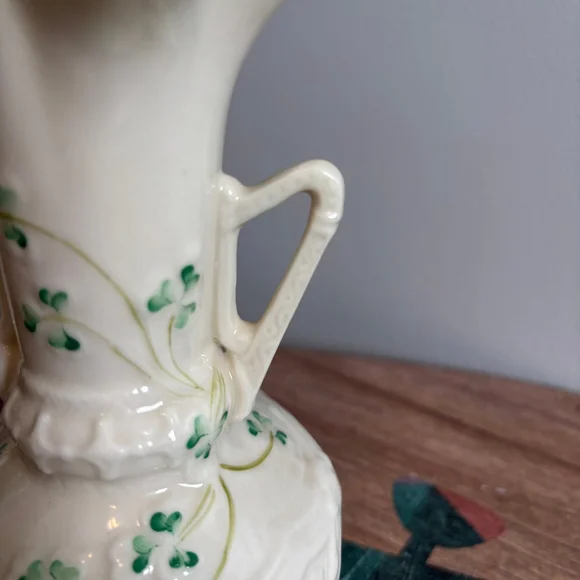 Belleek Shamrock Vintage Porcelain Vase #0857, 6th Mark, Made in Ireland, Cream - Picture 2 of 8